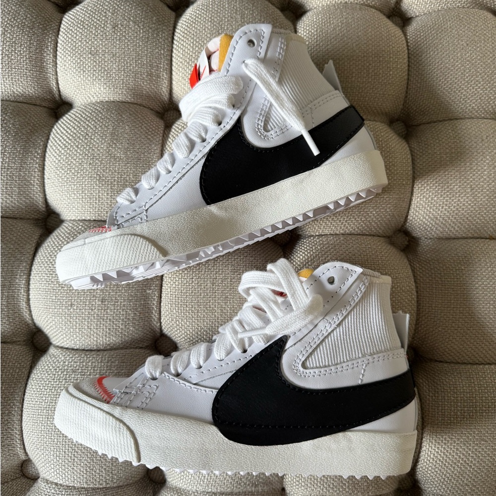 Woman’s Nike Blazer Mid 77 - Jumbo White Black